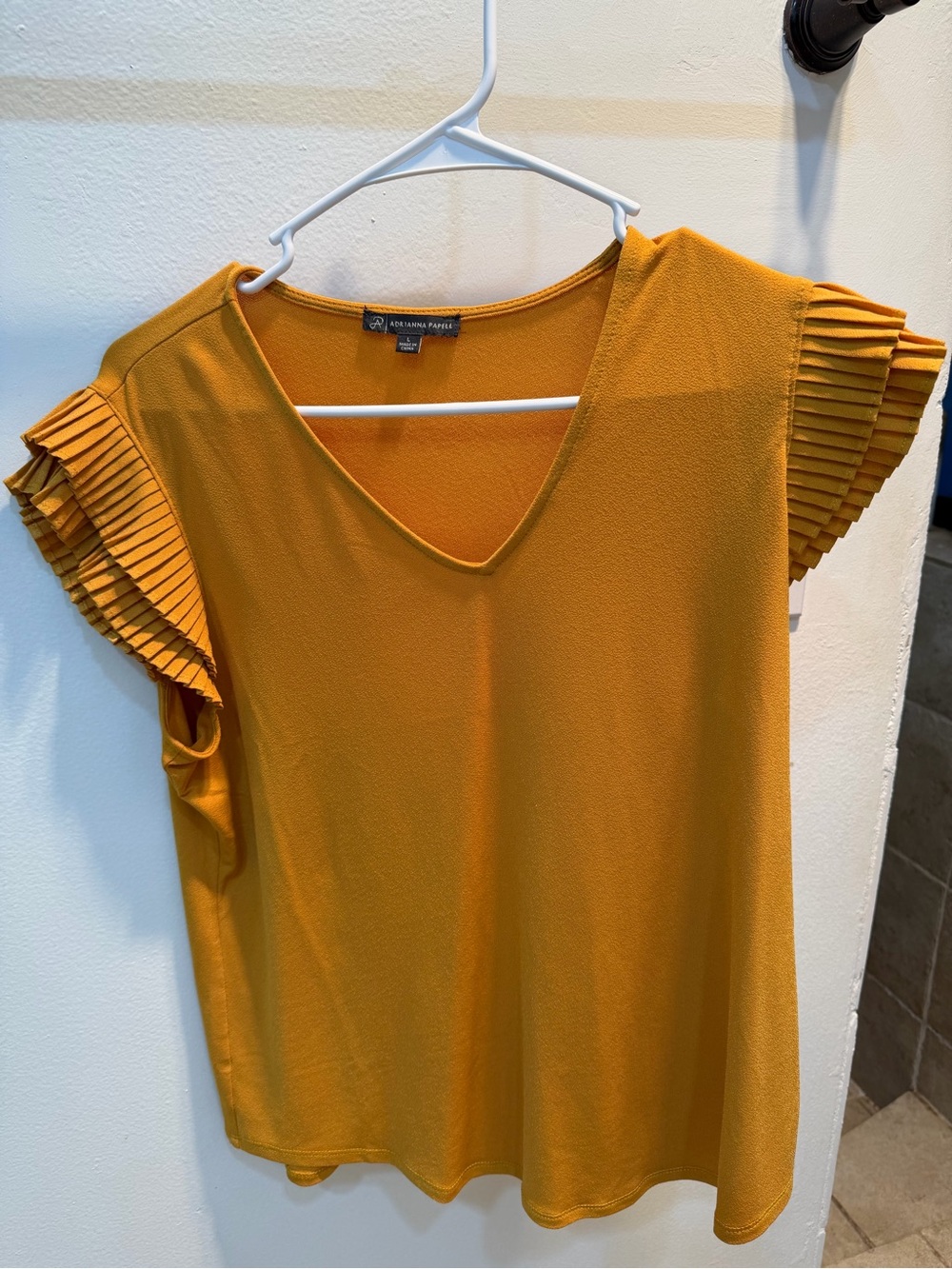 Adrianna Papell Mustard Pleated Short Sleeve V‑Neck Top